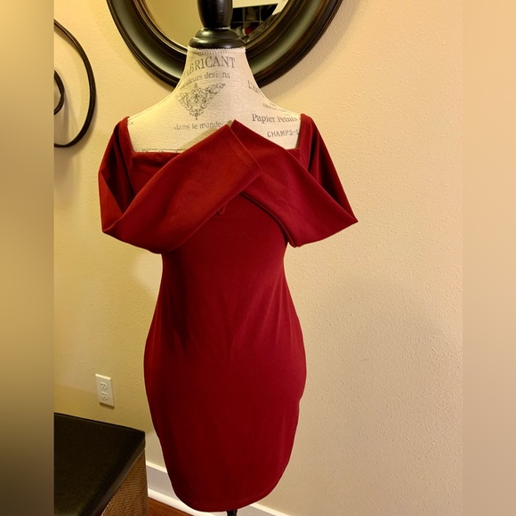 LN LULUS BURGUNDY FLATTERING BODYCON FIT DRESS. SQUARE NECKLINE, LONG SLEEVES, - Picture 6 of 13
